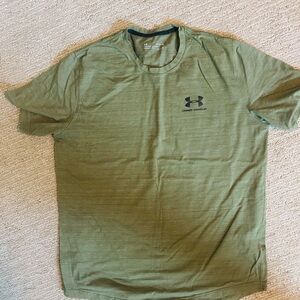 Under Armour T-shirt